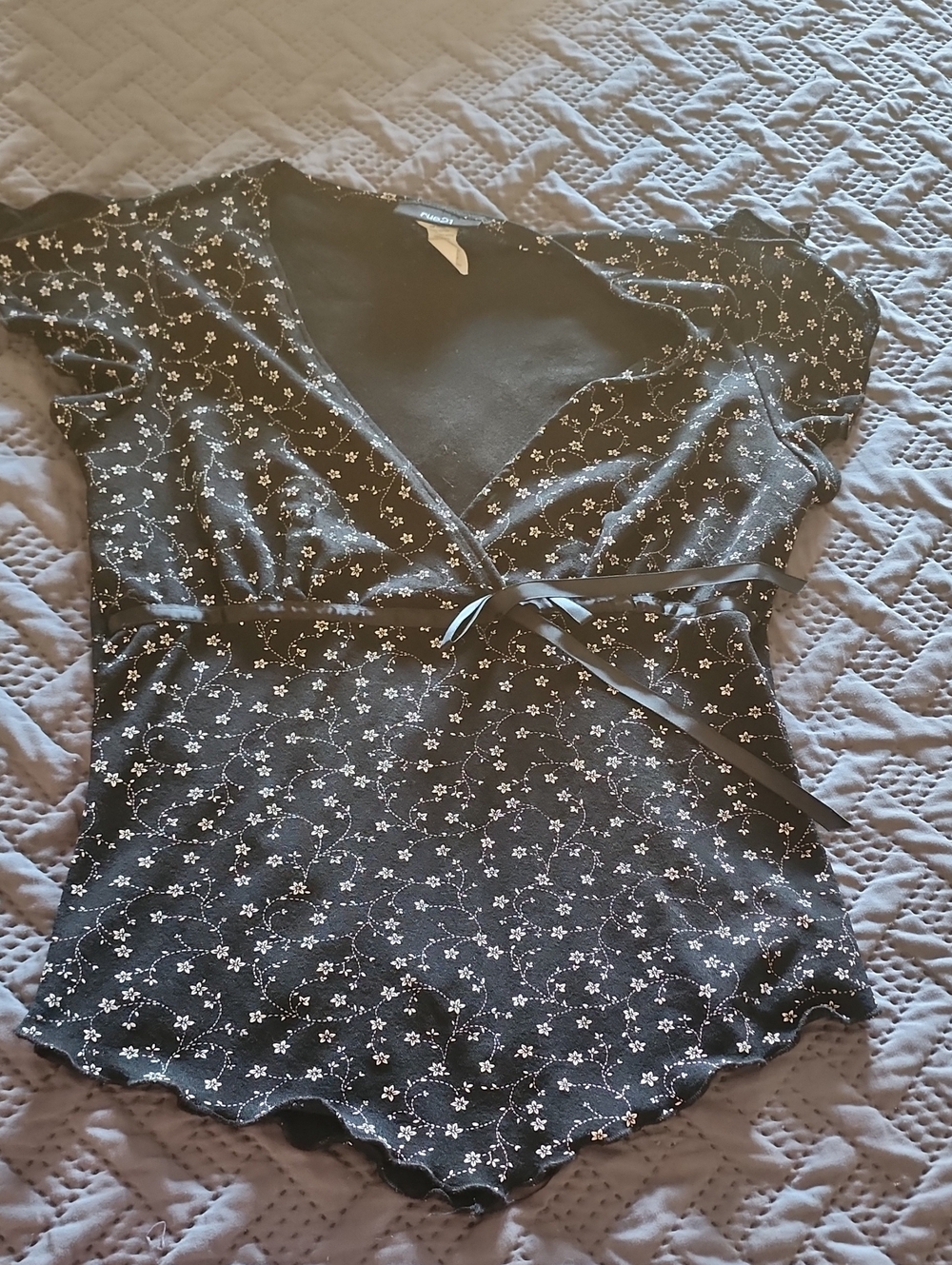 Rue21 Black Floral Tie-Front Top